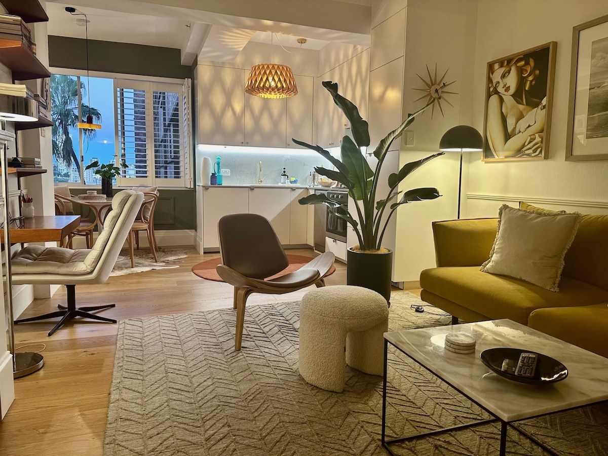 Stunning One Bedroom Art Deco Apartment