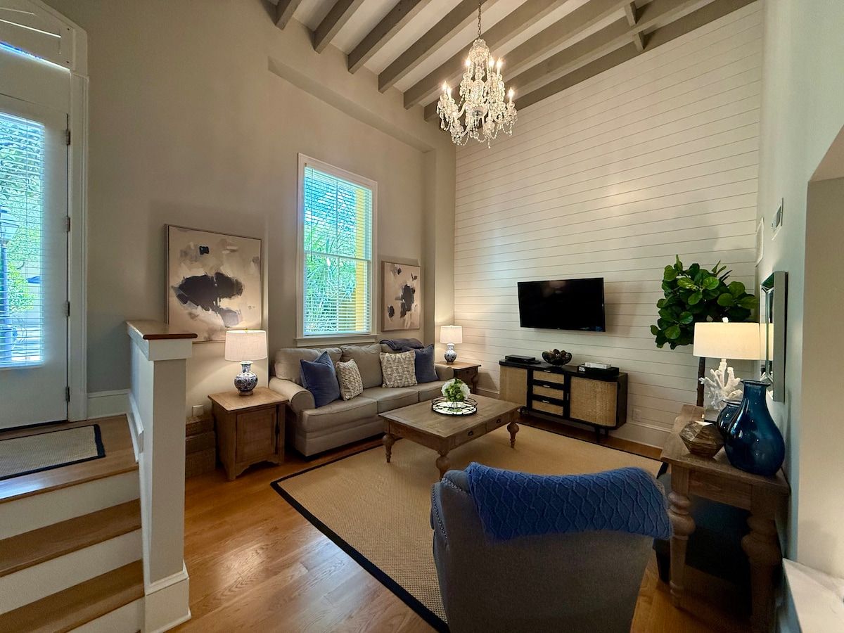 Stylish Loft Historic Downtown Charleston Condo