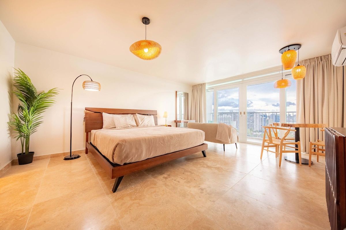 LUX 16th Floor Studio ON Beach w/Parking @ ESJ